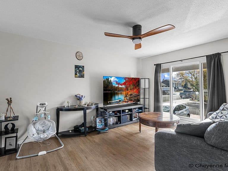 283 Reed Ave photo 5