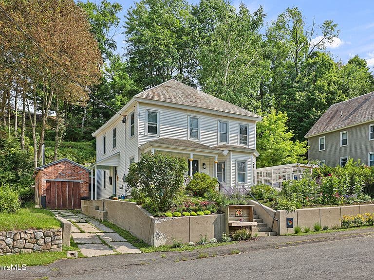 68 Gallup St photo 3