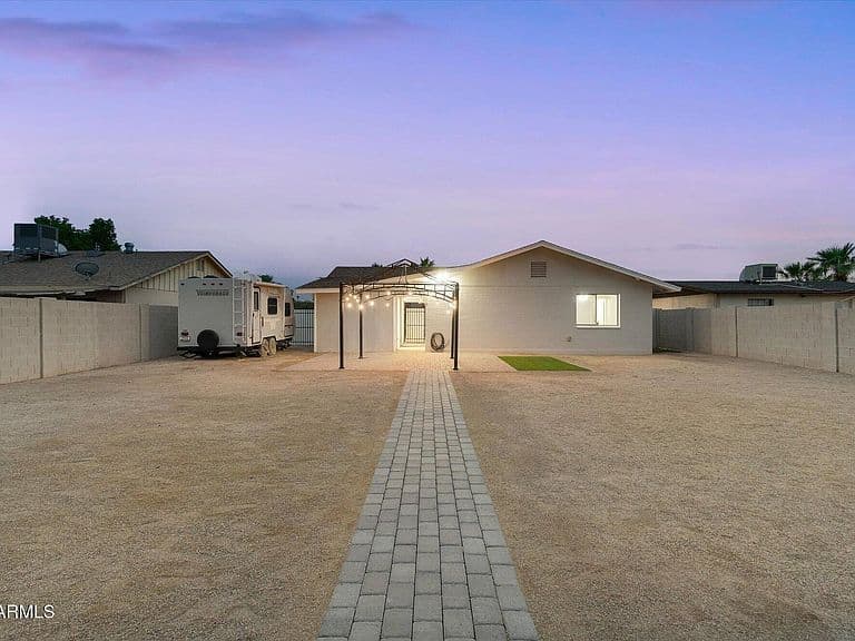 424 W SANTA CRUZ Drive photo 2