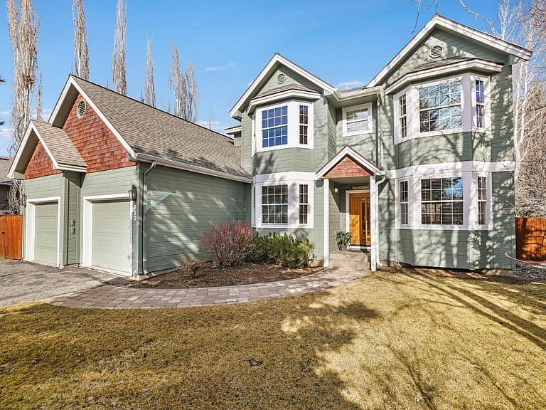630 Deerfield Dr photo 1