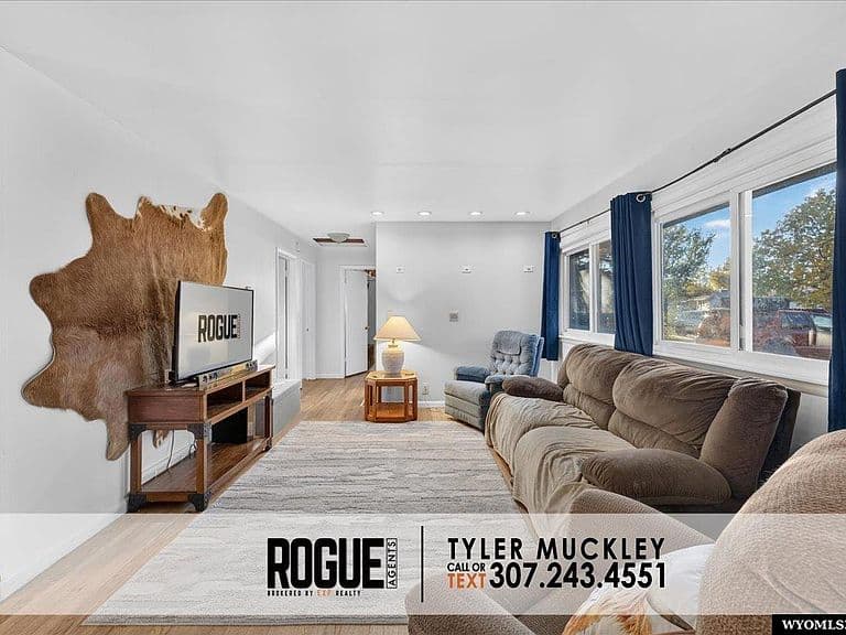 147 Dahlia St photo 4