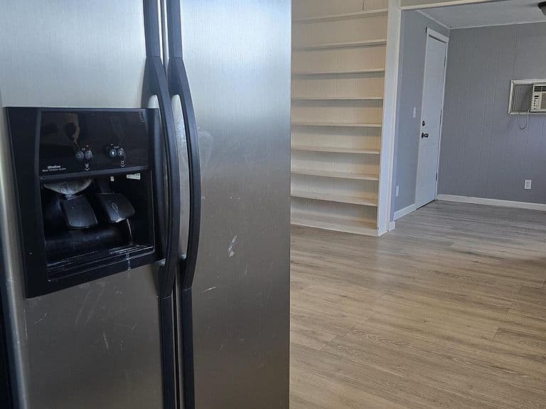 1051 Almo Ave photo 4