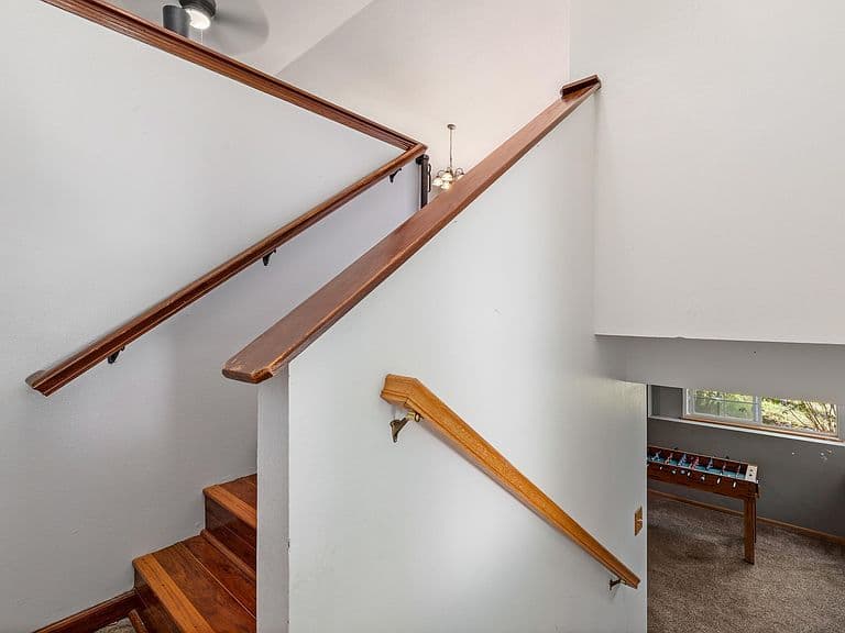 1074 Pennington St photo 3