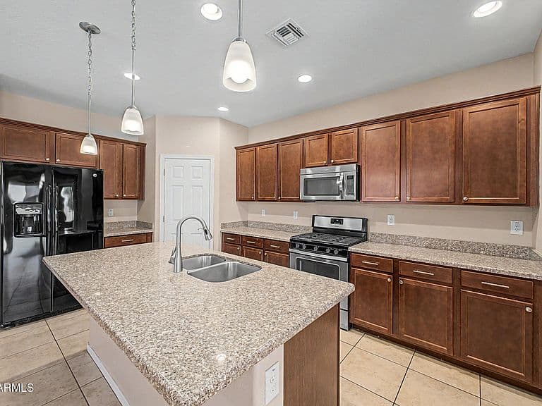 35744 N BANDOLIER Drive photo 4