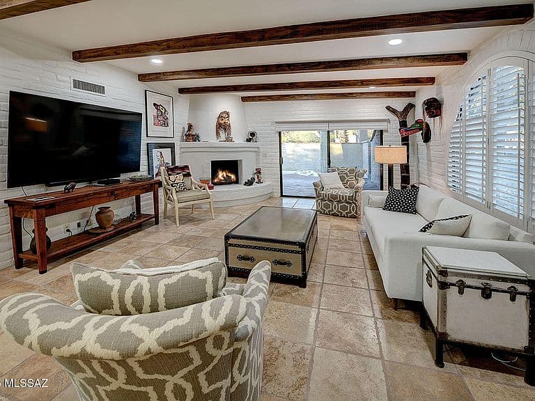 6513 N Green Briar Dr photo 2