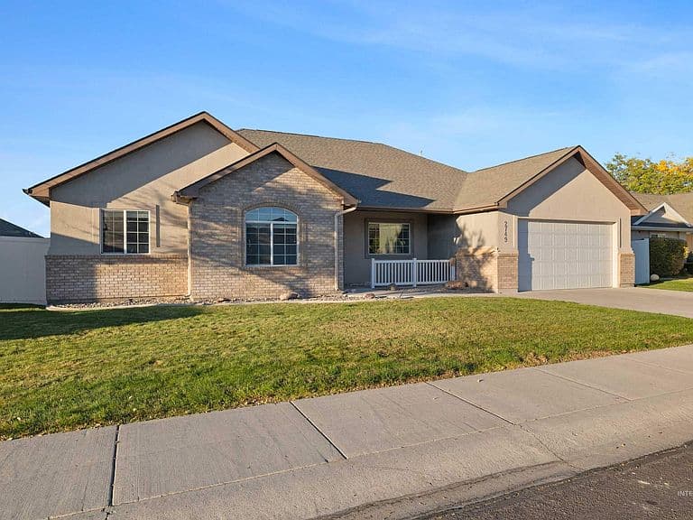 2749 Longbow Dr photo 3