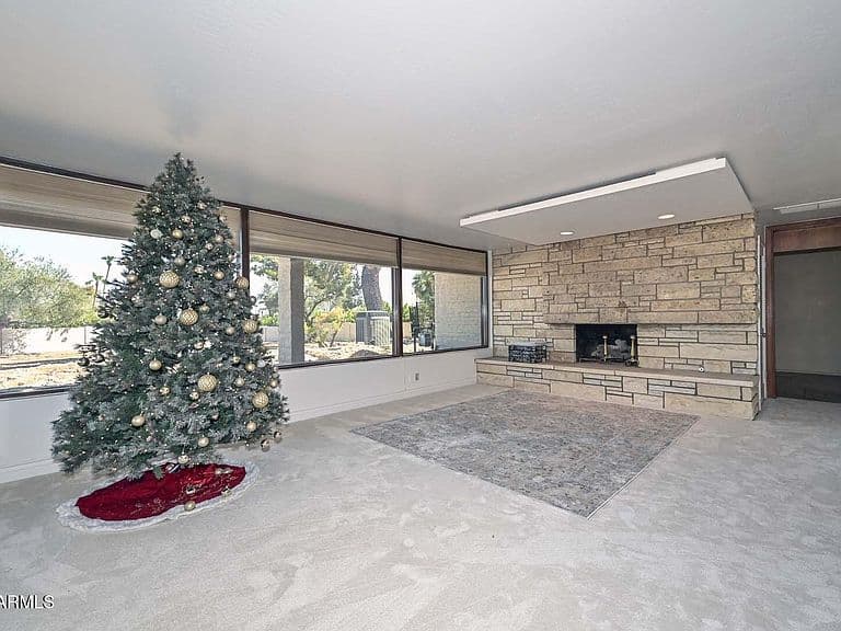 560 E CAMPINA Drive photo 5