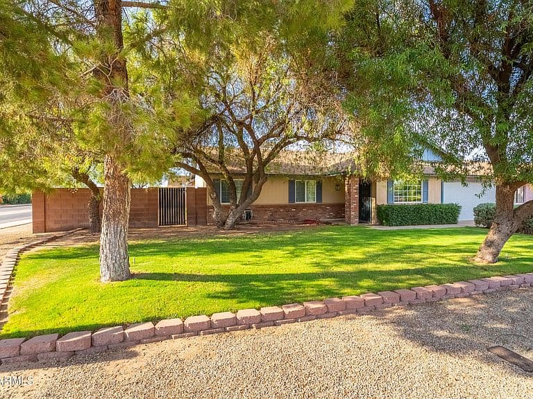502 E GABRILLA Drive photo 4