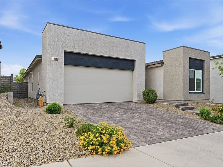 10210 Chockstone St photo 4