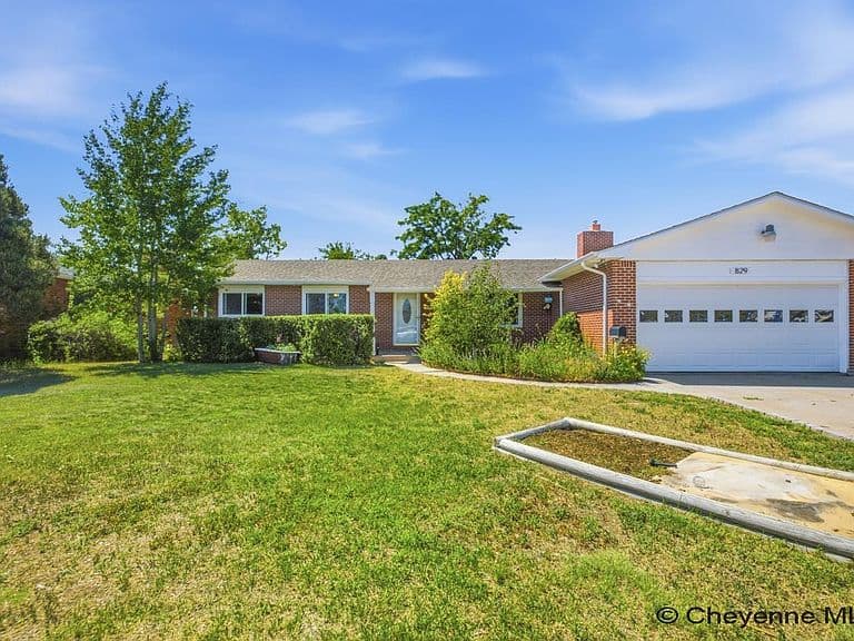 829 E Carlson St photo 1
