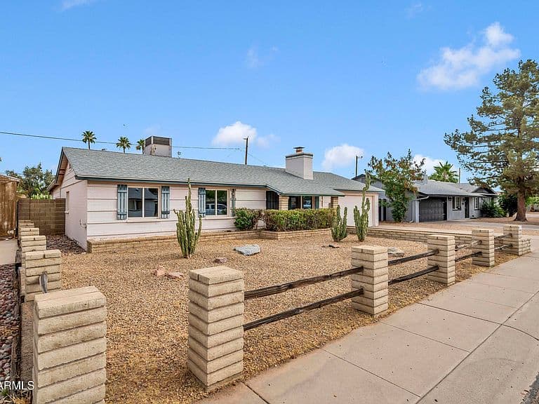 3472 E SHARON Drive photo 2