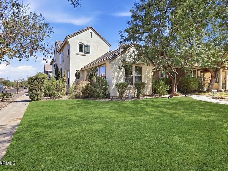 15439 W DREYFUS Street photo 1