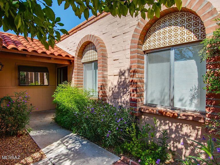 4215 E Presidio Rd photo 1
