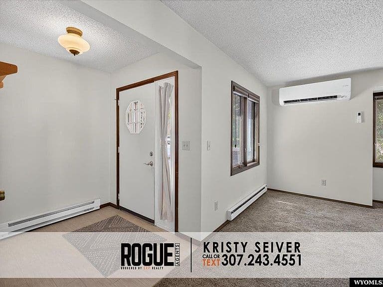 1421 Trojan Dr photo 3