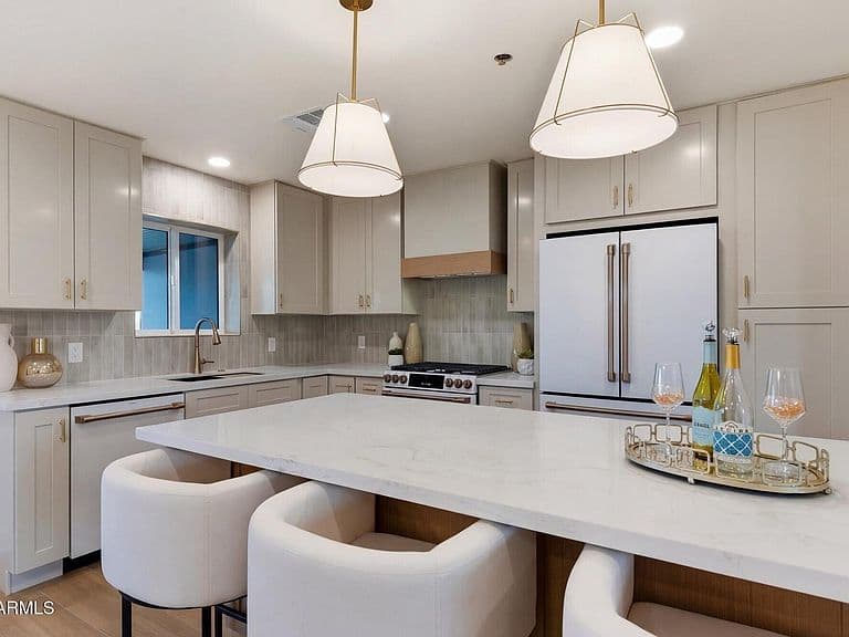 8520 E Highland Ave photo 3