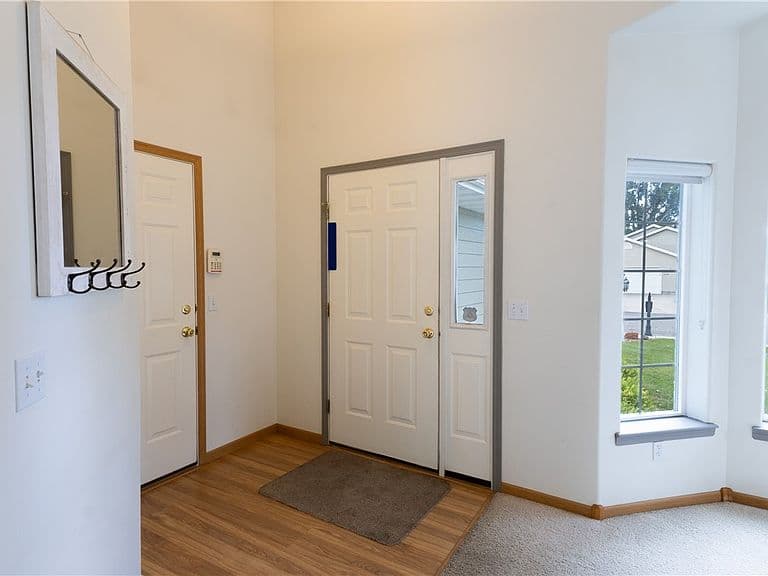 1246 Mossman Dr photo 4