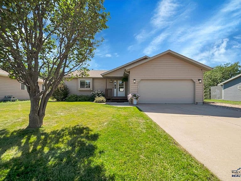5256 Basswood St photo 1