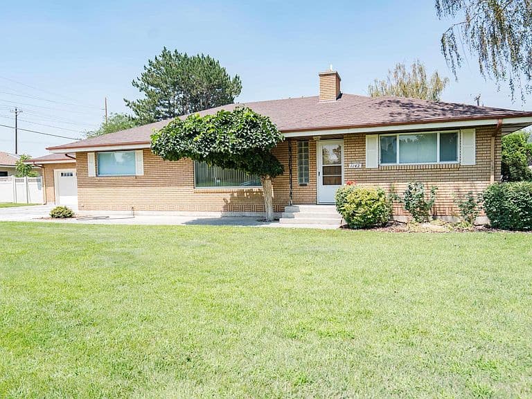 1142 Link St photo 2