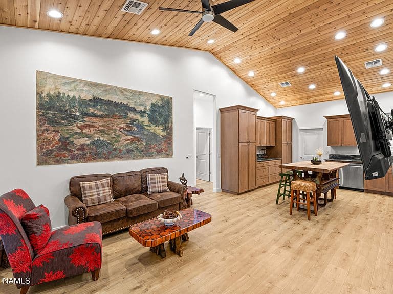 255 Comanche photo 4