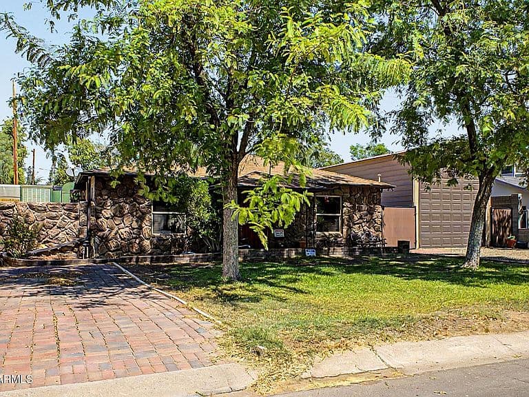 2216 W AUGUSTA Avenue photo 5