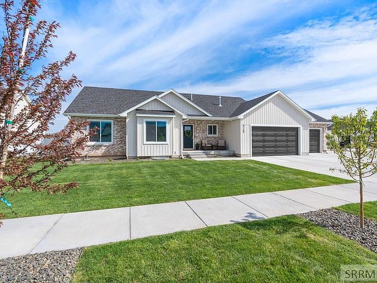 3149 Bergeson Dr photo 2