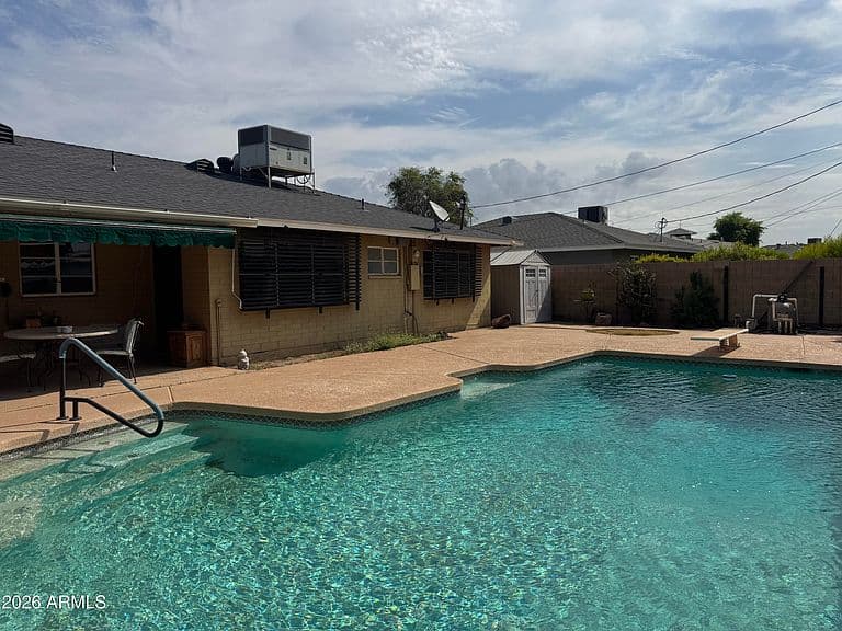 8207 E VERNON Avenue photo 2