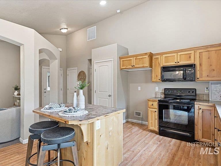 10110 W Holt St photo 4