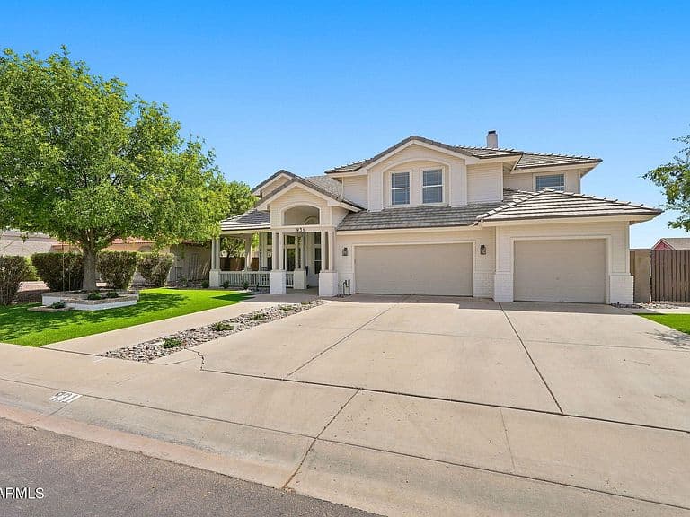 931 E ENCINAS Avenue photo 2