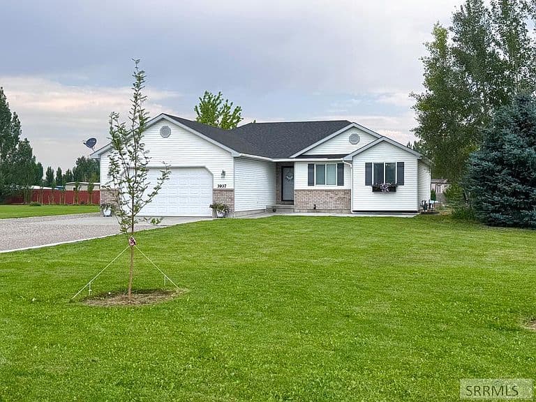3937 E 172 N photo 1