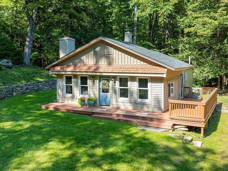 251 Quarry Road photo 1