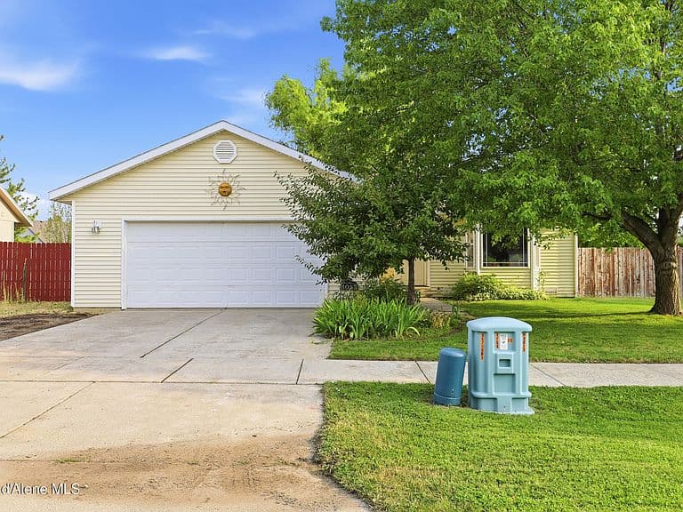 1053 W Heron Ave photo 2