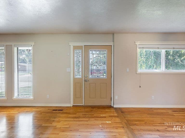 6000 W Elkhorn Ave photo 4