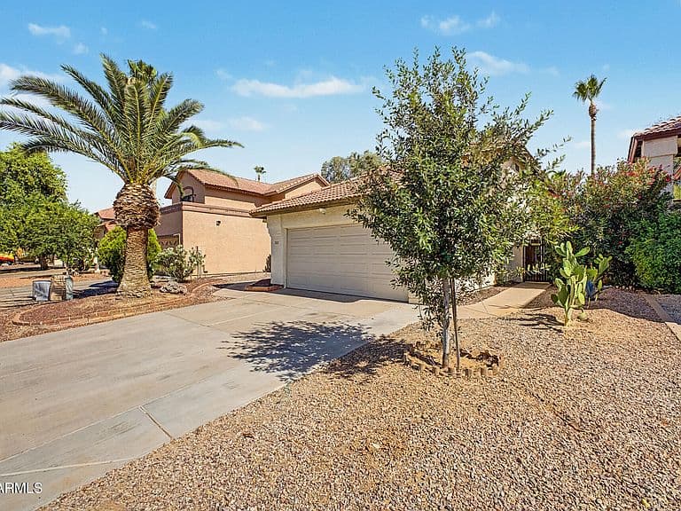 929 E MANOR Drive photo 5