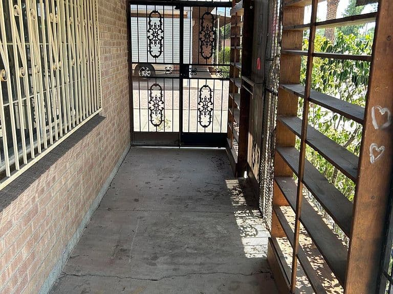 2039 E Glenn St photo 5