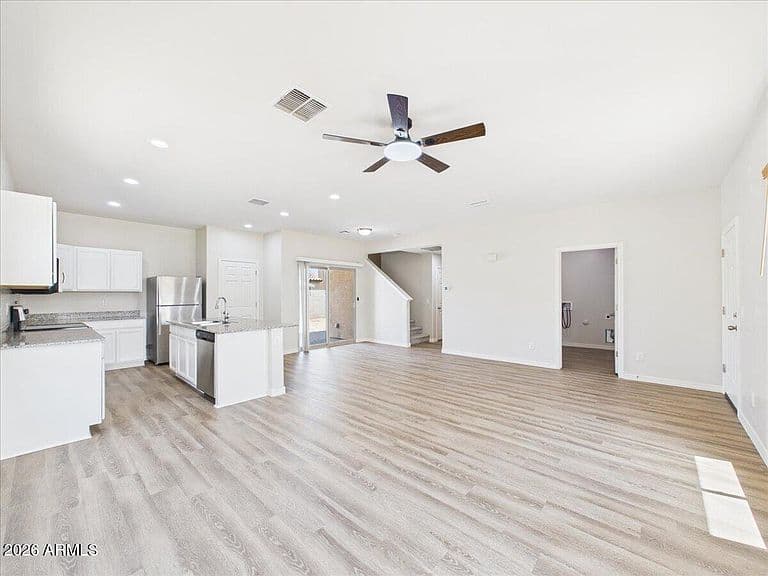 810 W RAYMOND Street photo 5