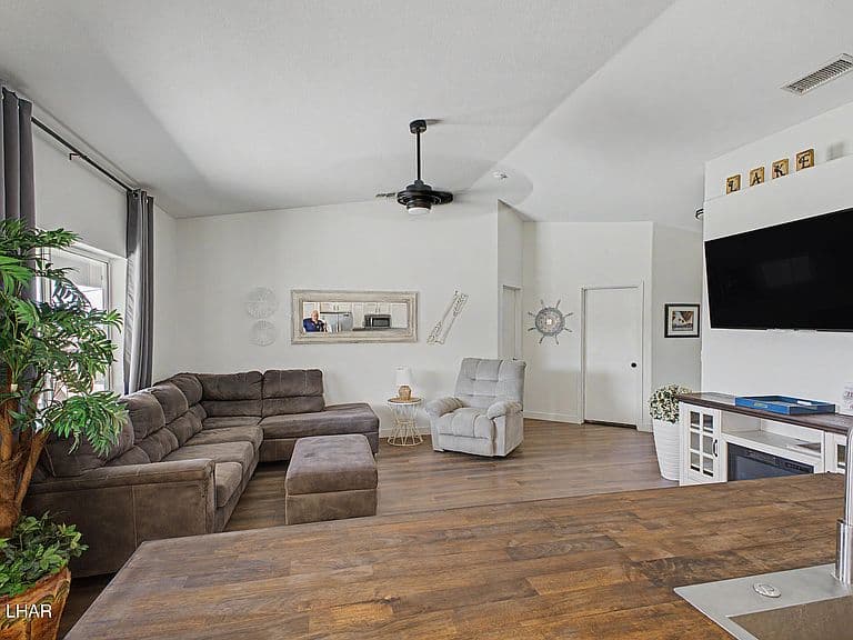 3696 Chesapeake Blvd photo 4