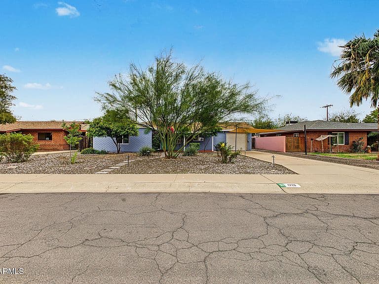 1713 W MACKENZIE Drive photo 1