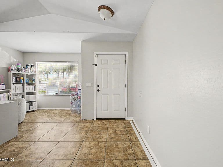 6804 S 43RD Lane photo 4
