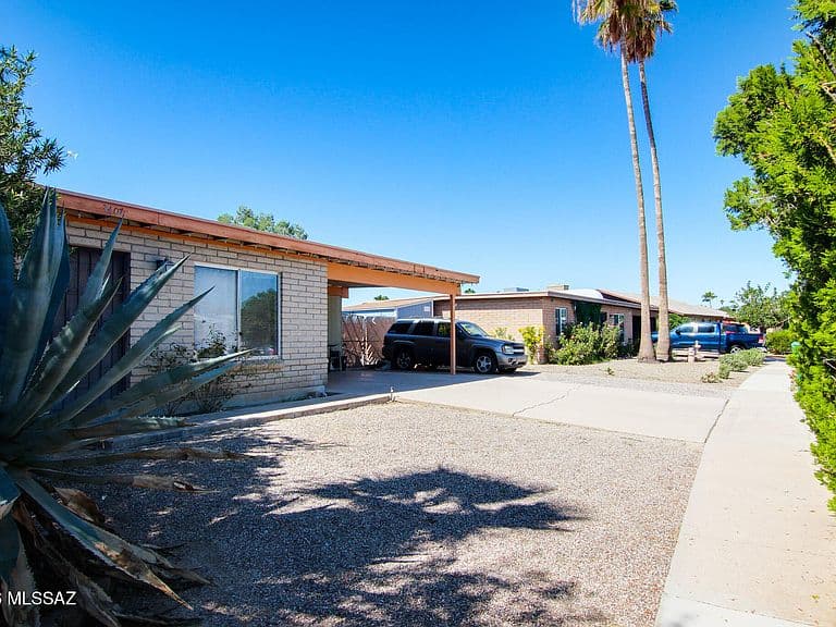 3407 W Sophia St photo 2