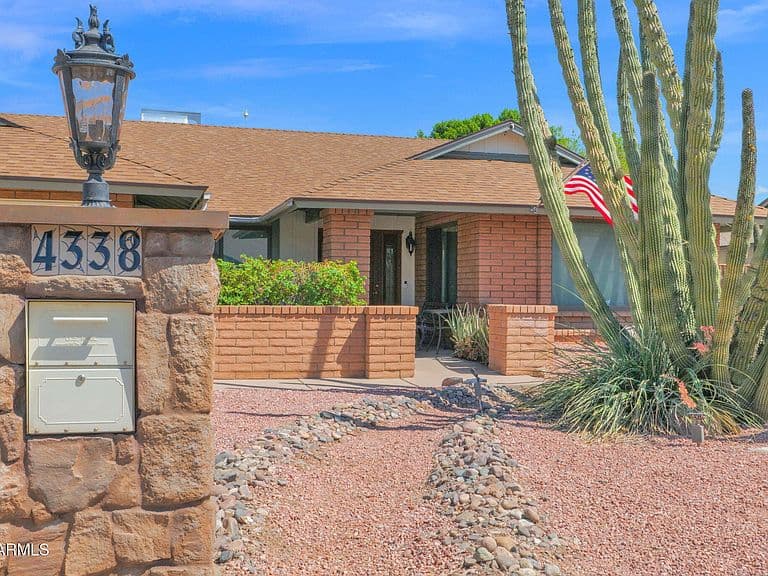 4338 W MICHELLE Drive photo 3