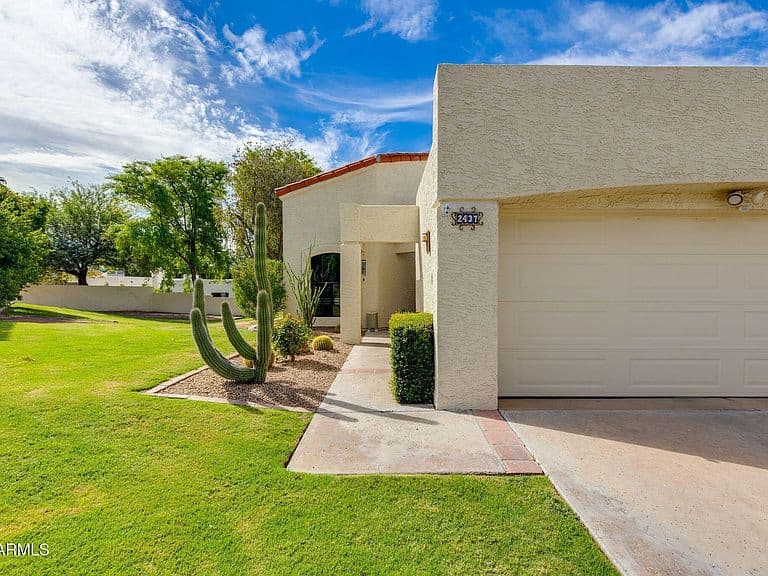 2437 E RANCHO Drive photo 1