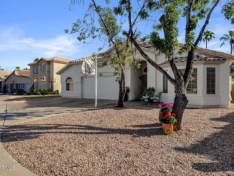 1547 W BAHIA Court photo 2