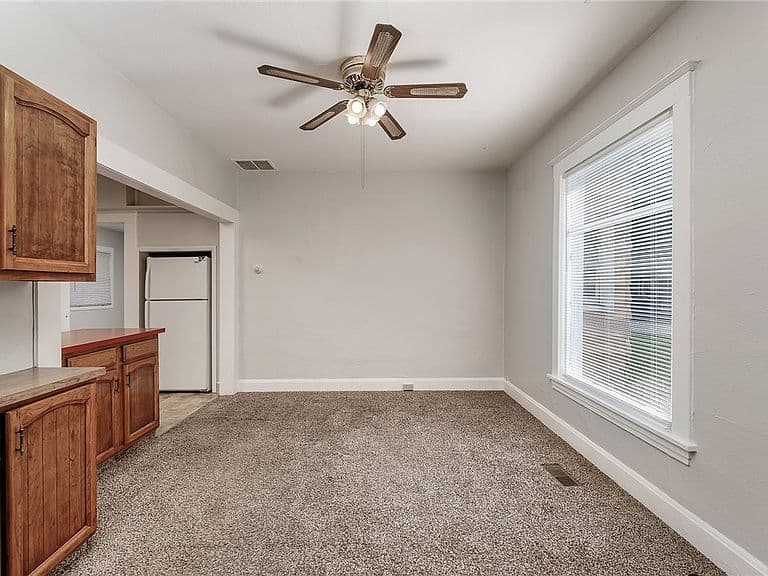 413 Birch Ave photo 5