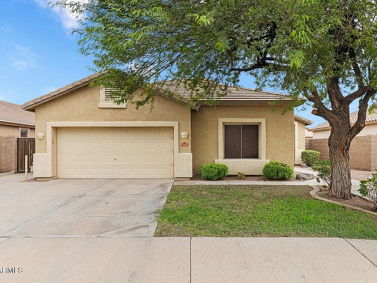 4224 E CHERRY HILLS Drive photo 1