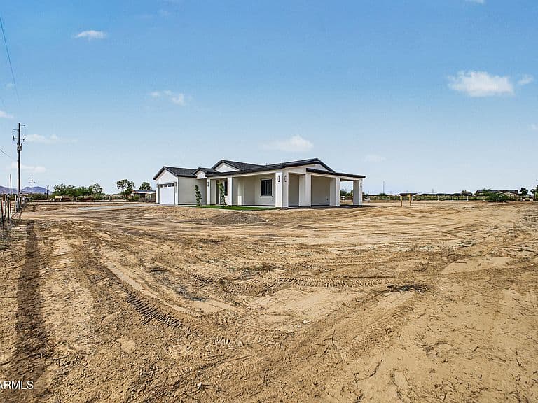 36214 S sahuaro Street photo 4