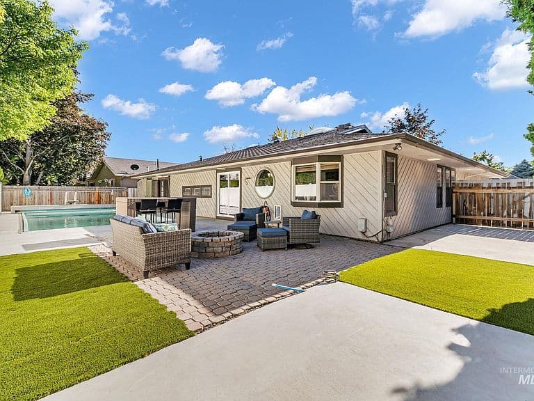790 Academic Dr photo 3