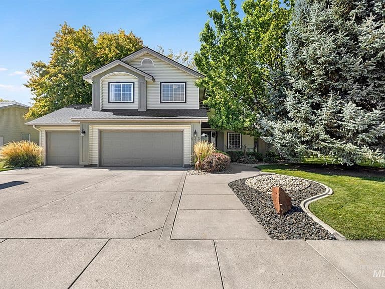 533 Cypress Way photo 2