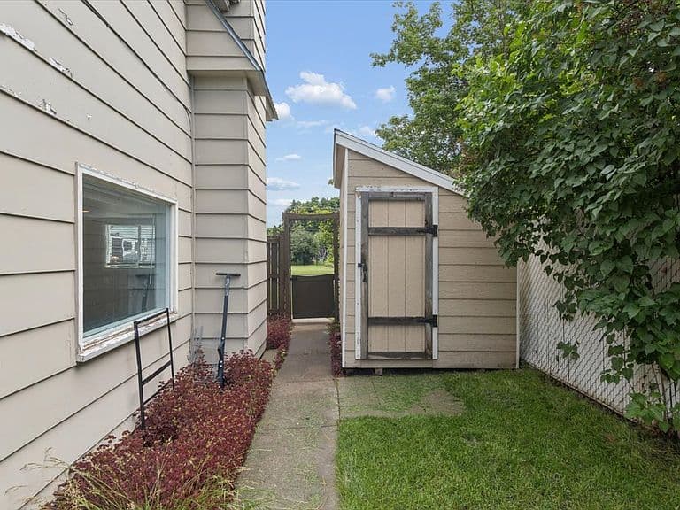 1136 5th Ave E photo 5