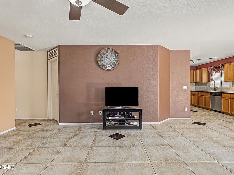 821 E NARDINI Street photo 5