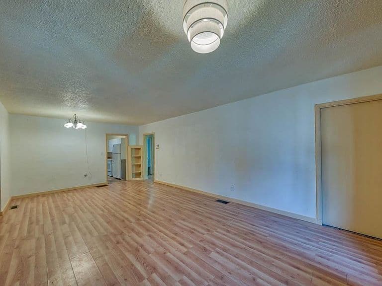 427 6th Ave N photo 3